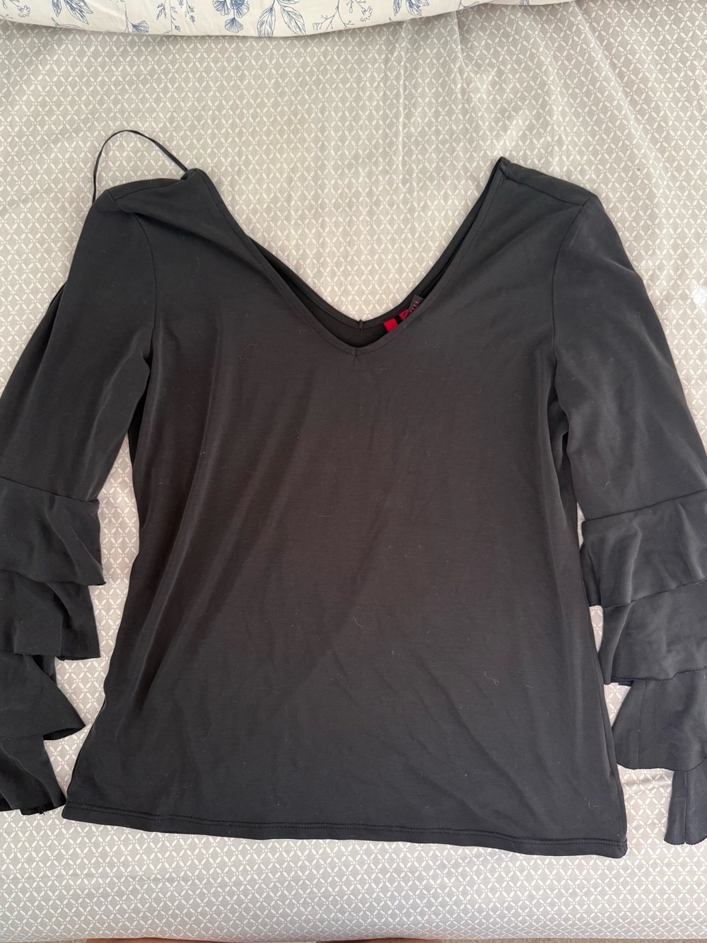 Love Scarlett Black Long Sleeve Multi-Tiered Ruffle Sleeve V-Neck Top Size M